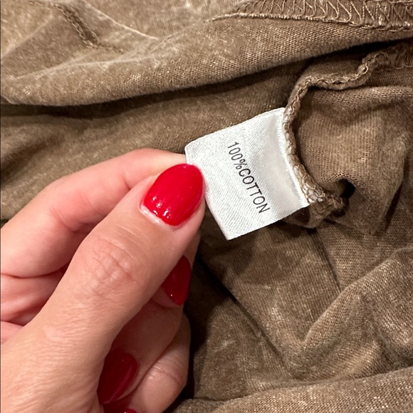 Oversized Pisces Graphic Tee with Sun and Roses medium - Picture 4 of 4